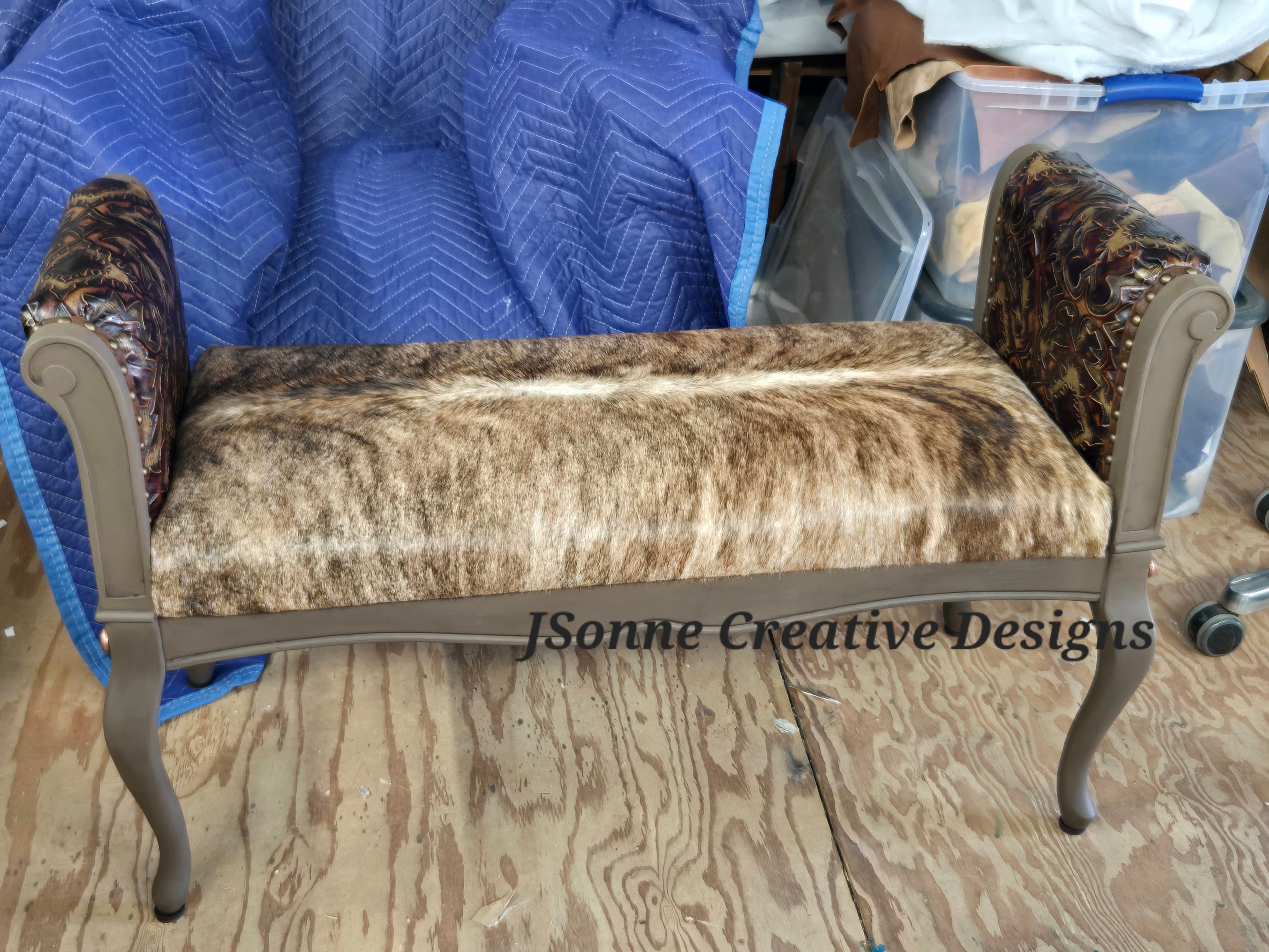 Roll Arm Bench
