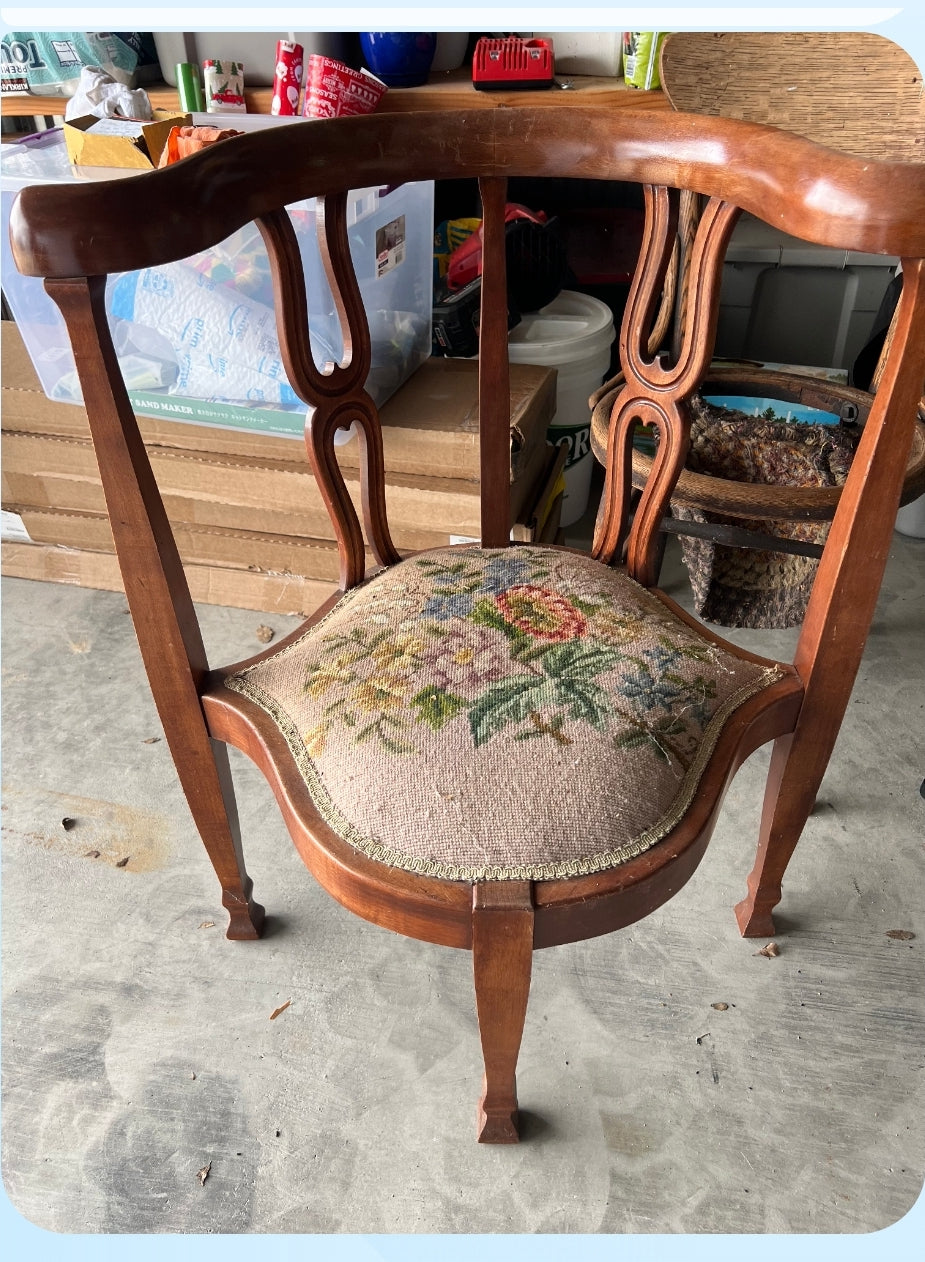 Miss D Petite Corner Chair