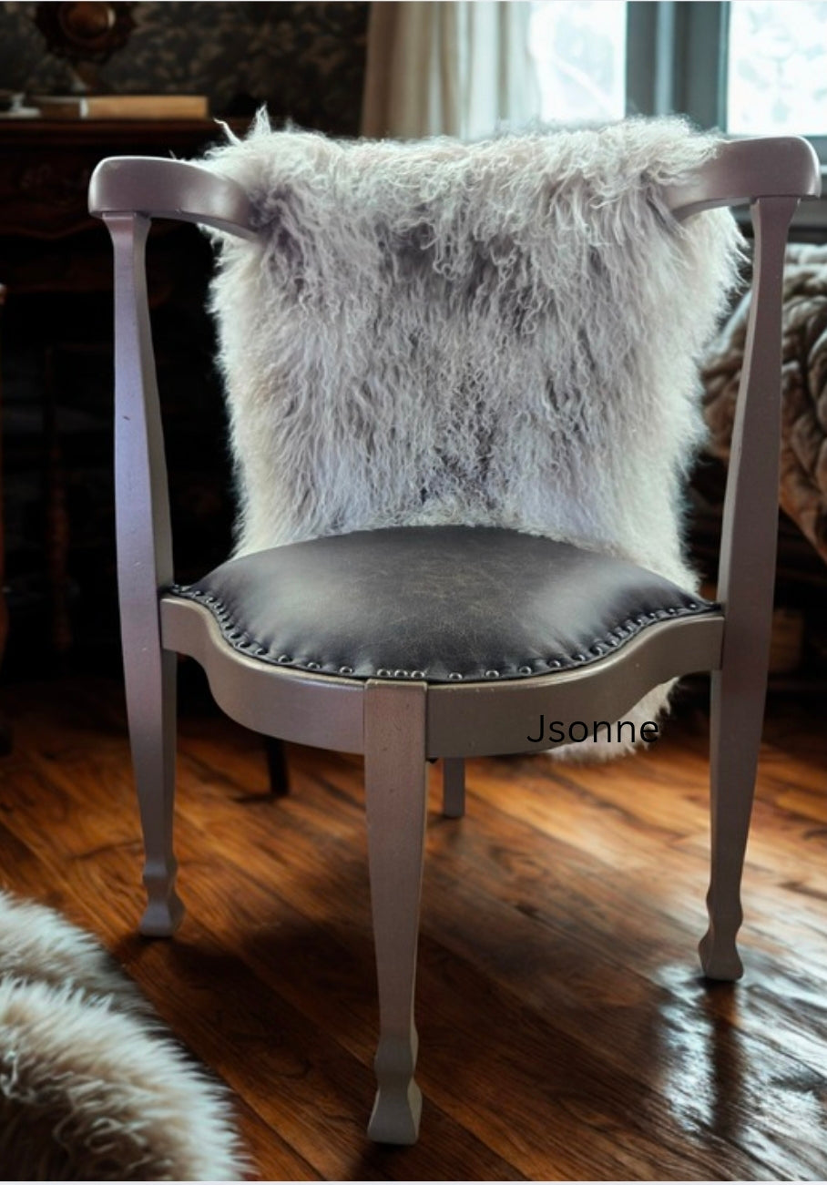 Miss D Petite Corner Chair
