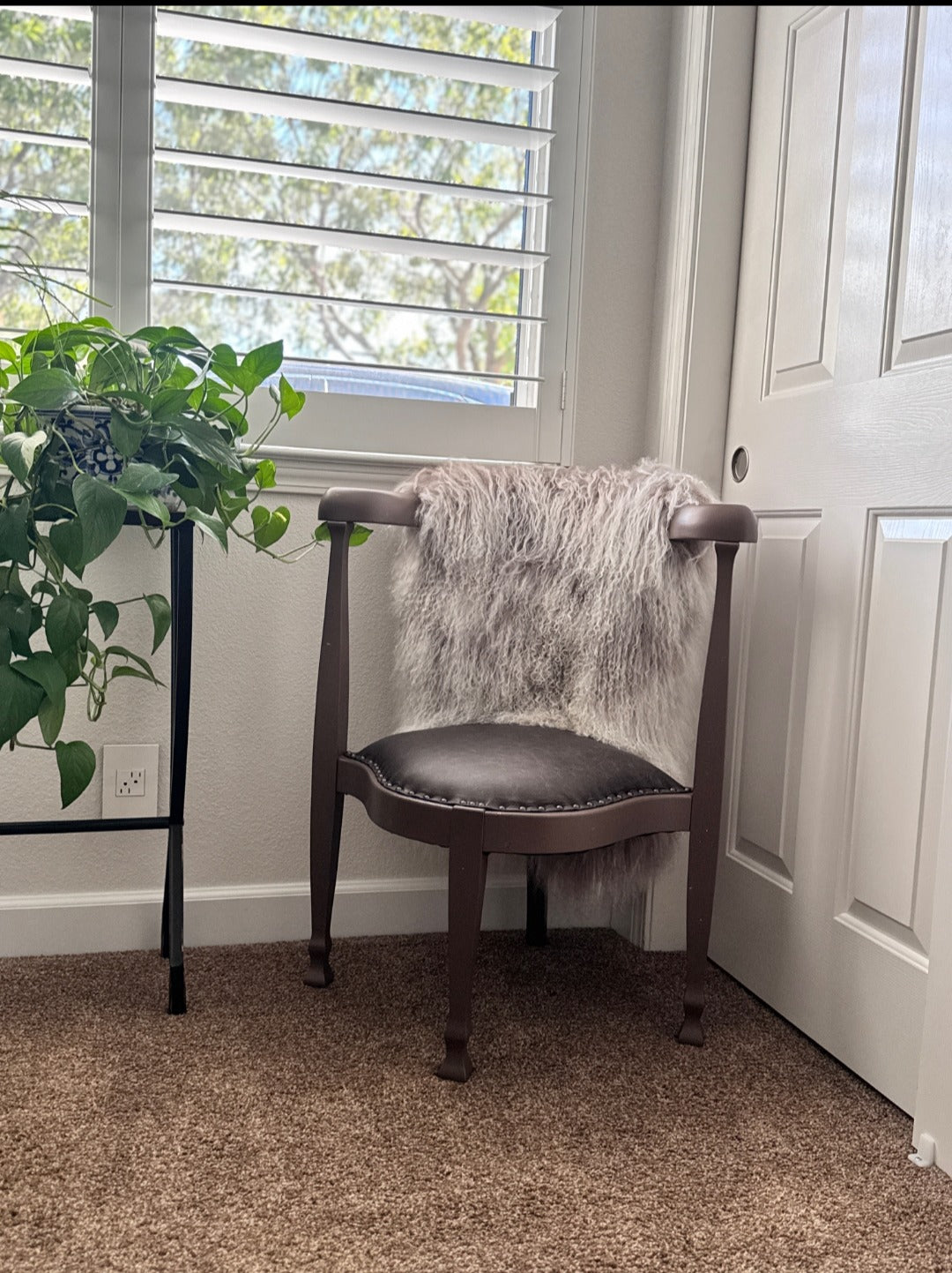 Miss D Petite Corner Chair